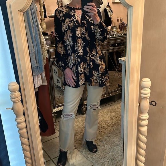 Lightweight Tunic Style Top - Picture 3 of 13